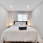 Luxury Modern 6Br Pocono Home Near All Attractions